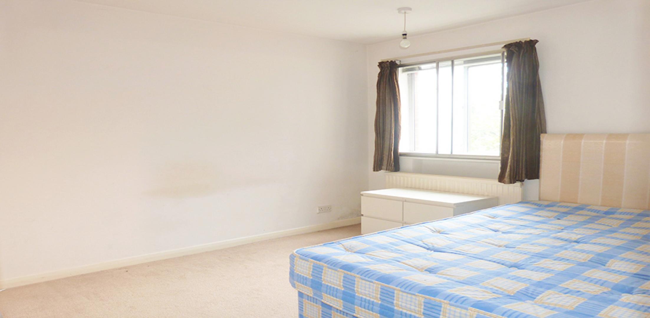 			UNDERGROUND PARKING SPACE!, 1 Bedroom, 1 bath, 1 reception Flat			 Lymington Road, WEST HAMPSTEAD 